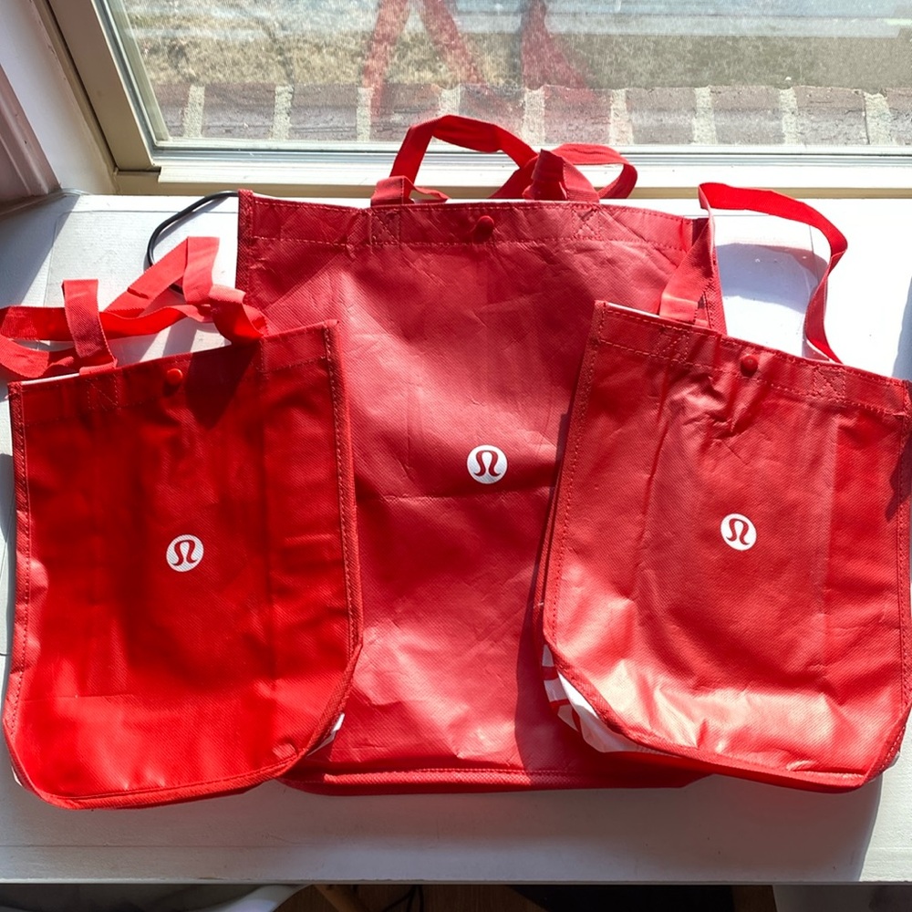 red LULULEMON bag set